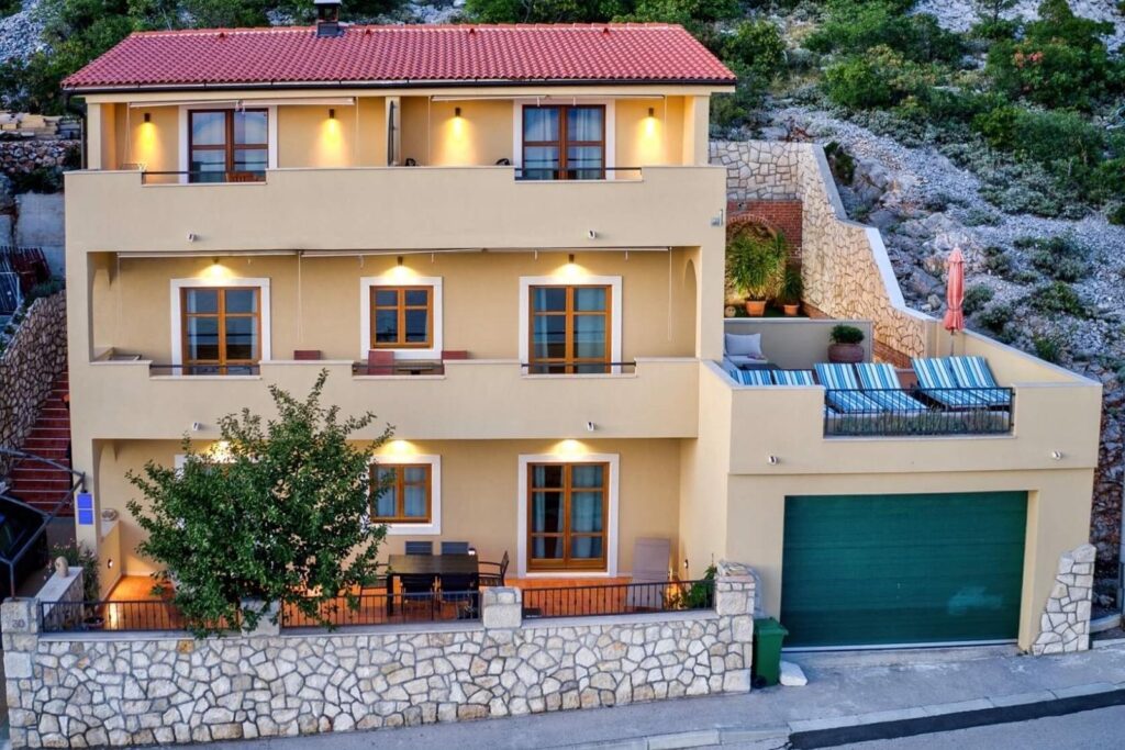 Eladó apartmanház Senjben – tengerparti befektetési ingatlan